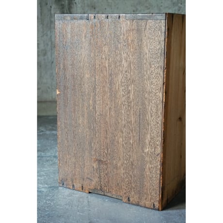 戸棚 Cupboard