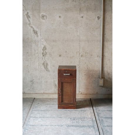 収納戸棚　Wooden shelf