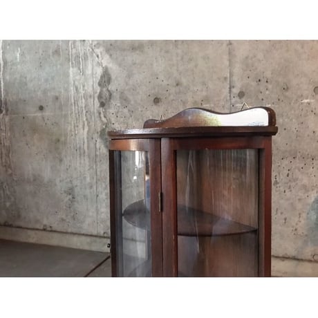 半円ガラスショーケース