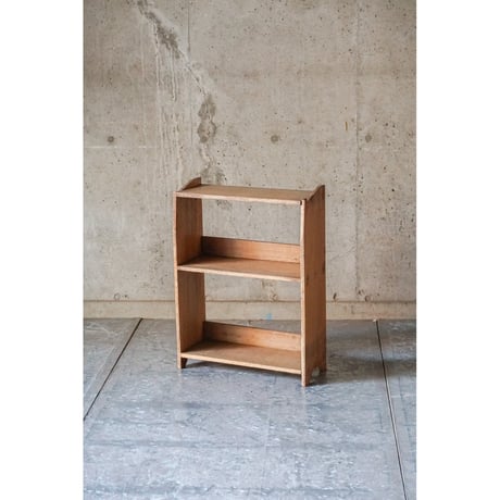 棚 Wooden shelf