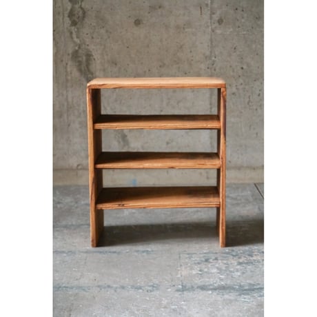 棚 Wooden shelf