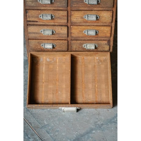 引き出し棚　Drawer