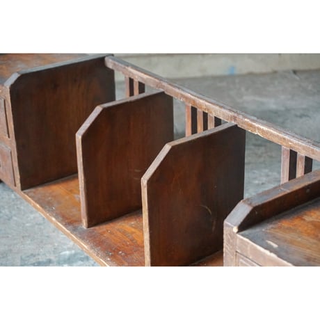 本立て　Book stand