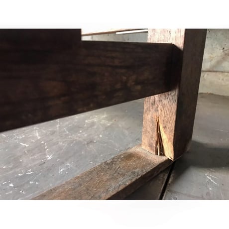小ぶりなベンチ