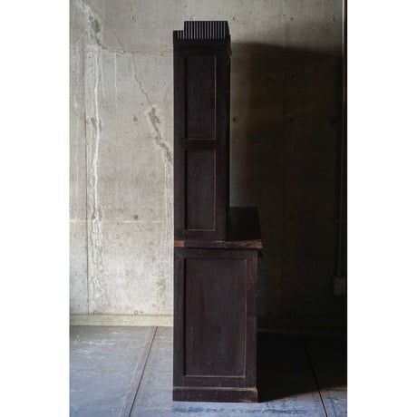 ガラス戸棚