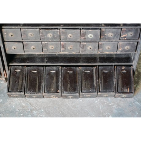 薬箪笥　Medicine cabinet