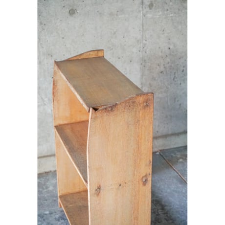 棚 Wooden shelf
