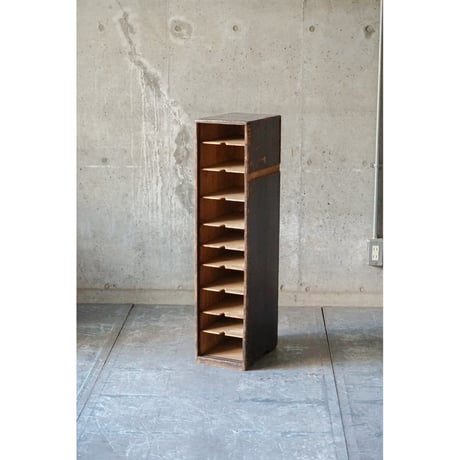 棚 Wooden shelf