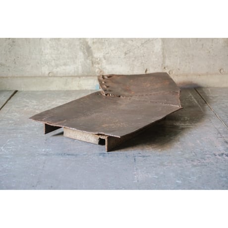 鉄台 Iron stand