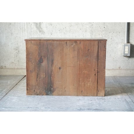 戸棚 Cupboard