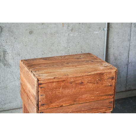 台　Wooden stand