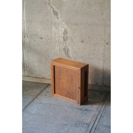 戸棚　Wooden shelf