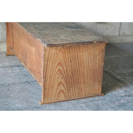 台　Wooden stand