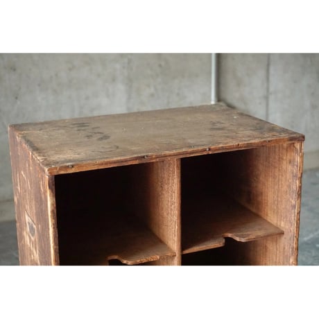 書類棚 Filing cabinet