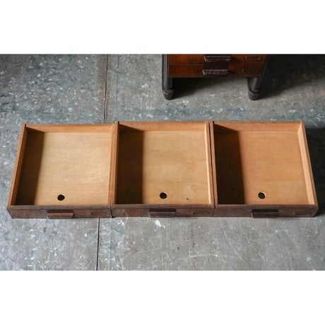 引き出し棚　Drawer