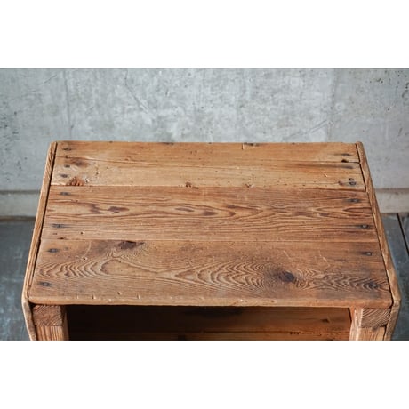 台　Wooden stand