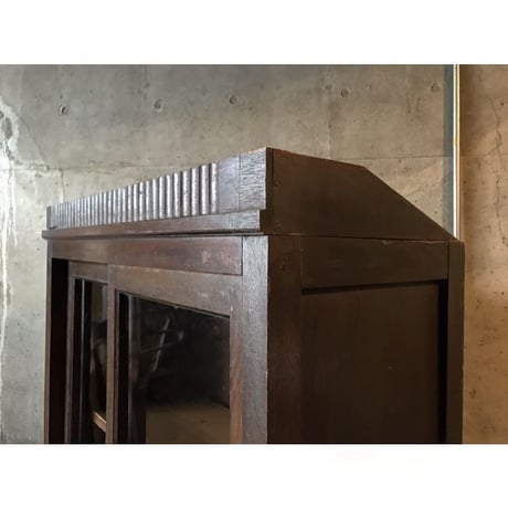 ガラス戸棚