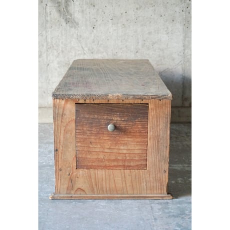 台　Wooden stand