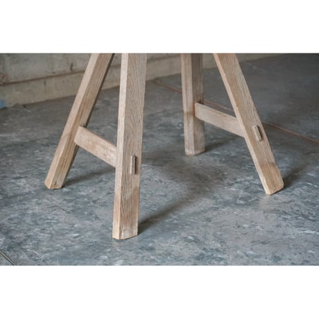 鞍掛 スツール　Wooden stand