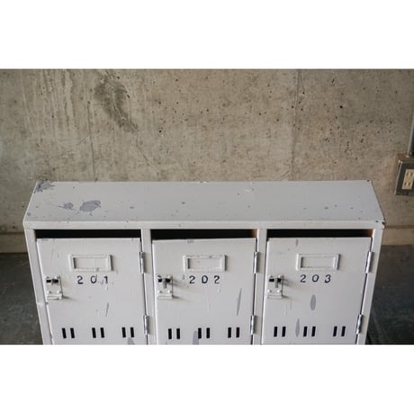 ポスト Post