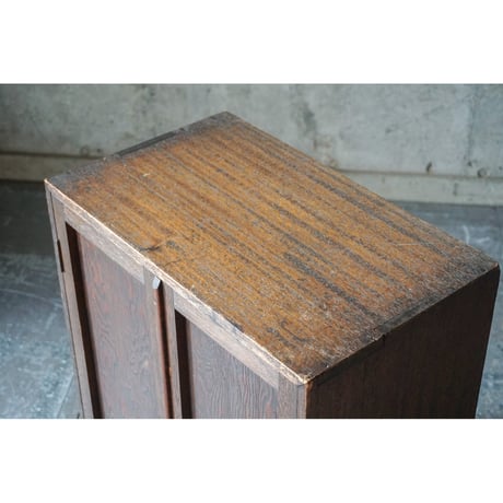 開き戸棚 Cupboard