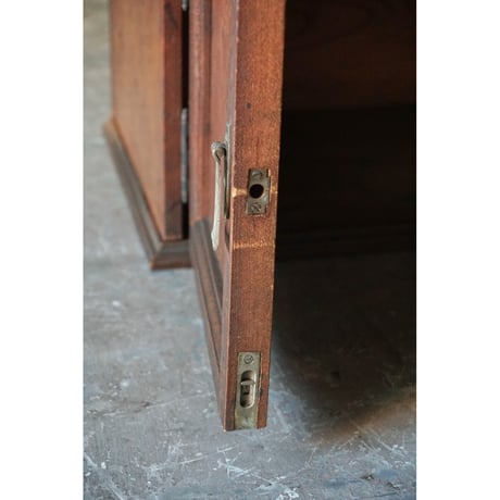 戸棚 Cabinet