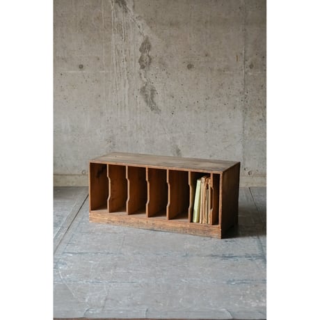 仕切り棚 Filing cabinet