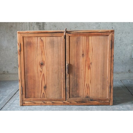 戸棚 Wooden shelf