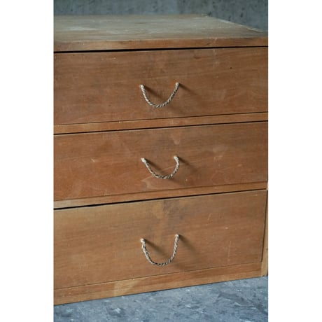 引き出し棚　Drawer