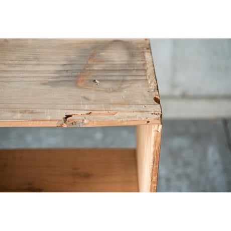 棚 Wooden shelf