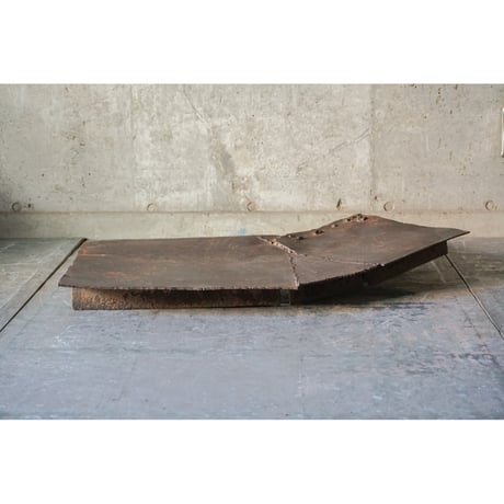 鉄台 Iron stand