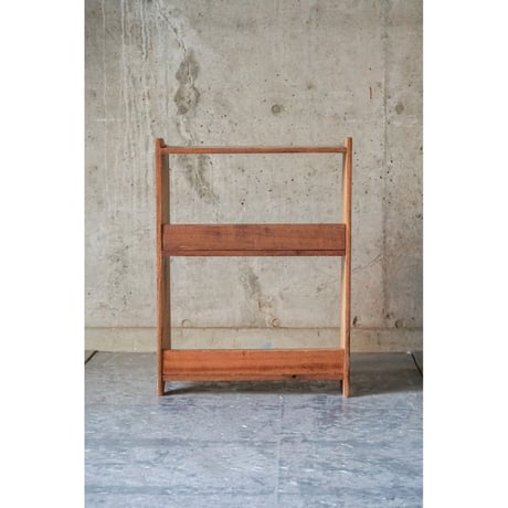 棚 Wooden shelf