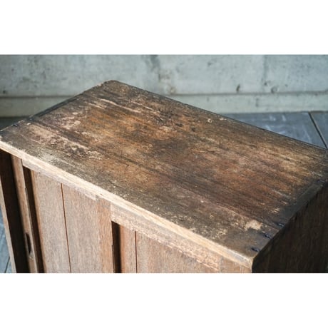 戸棚 Cupboard