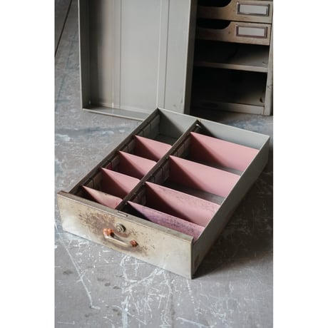 アイアンドロワーズ Iron drawer