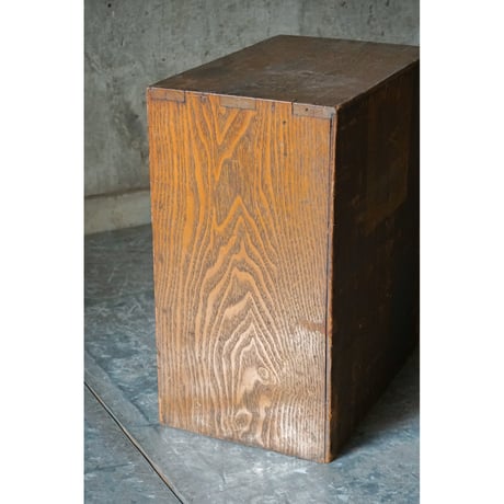 引き出し棚　Drawer