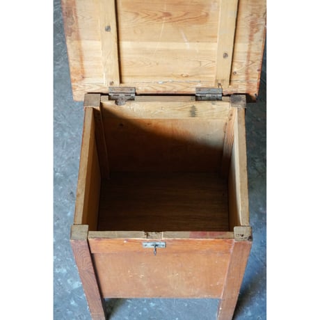 Denmark 収納付きスツール　Stool