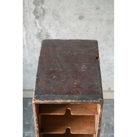 棚 Wooden shelf