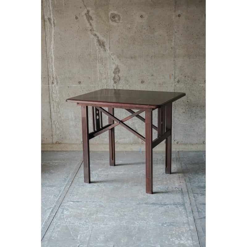 山葉文化椅子のテーブル.折りたたみ式木製テーブル 山葉文化椅子のテーブル.折りたたみ式木製テーブル