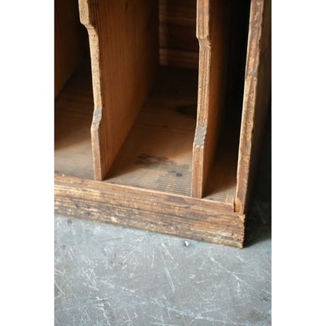 仕切り棚 Filing cabinet