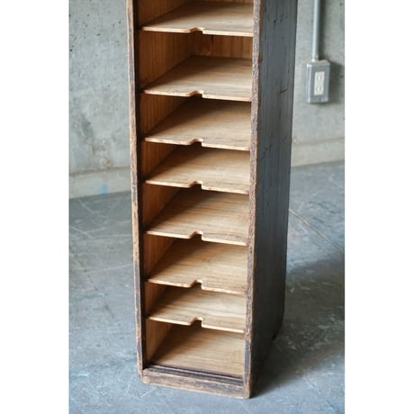 棚 Wooden shelf
