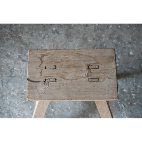 鞍掛 スツール　Wooden stand