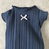 frill ribbon tank top . ［ navy ］