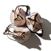 Round Tote Bag - Brick paint