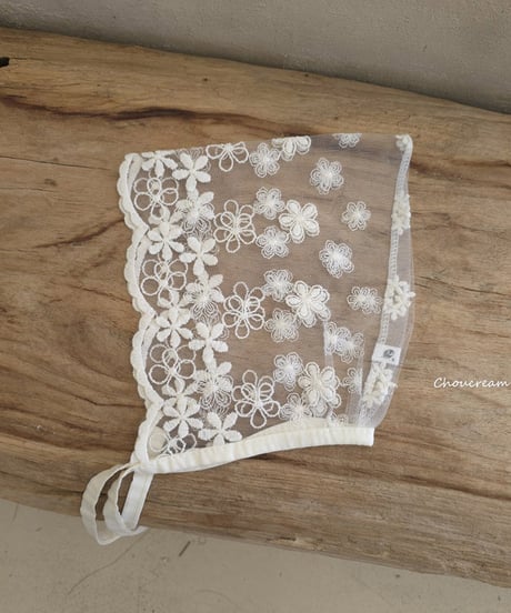 即納petit flower lace bonnet