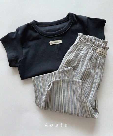 即納aosta necessary tee