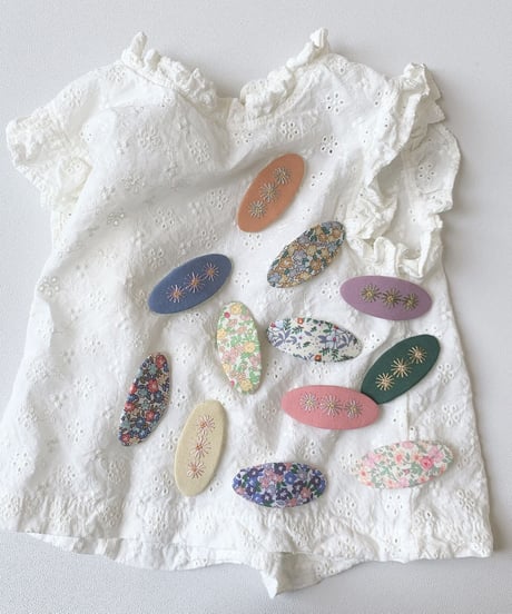 即納liberty×embroidery flower pin set.