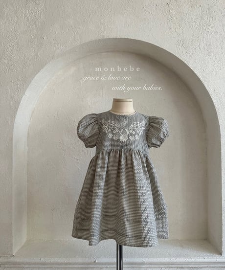 メーカー完売在庫限りmonbebe Hannah Embroidery One Piece