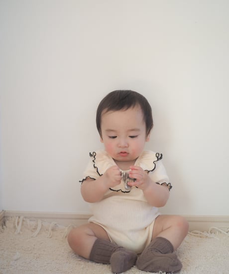 即納Ruffle Collar Eyelet body suit