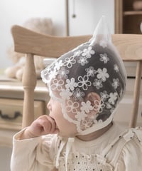 即納petit flower lace bonnet