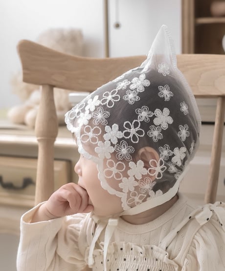 即納petit flower lace bonnet